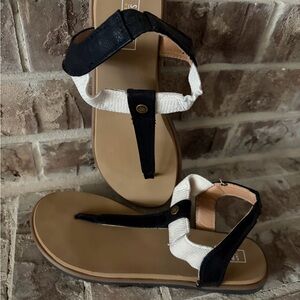 Yellow Box Black and Cream T‑Strap Sandals